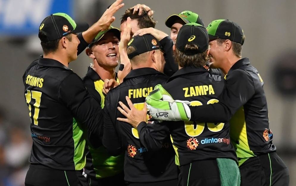 IND vs AUS 1st T20: बेकार गई शिखर धवन और दिनेश कार्तिक की तूफानी पारी, बारिश से बाधित रोमांचक मुकाबले में ऑस्ट्रेलिया ने भारत को 4 रन से हराया