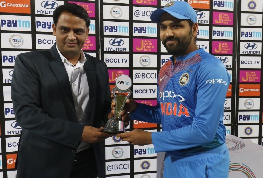 rohit sharma praise khaleel ahmed and shikhar dhawan after series win against west indies सीरीज़ जीत के बाद कप्तान रोहित शर्मा ने की इन दो खिलाड़ियों की तारीफ