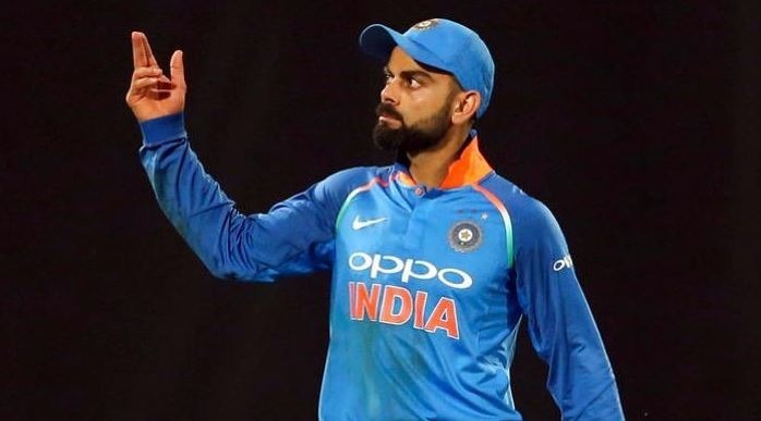 virat kohlis leave india response to cricket enthusiast creates controversy मैदान के बाहर विवादों में घिरे विराट कोहली, फैंस को दी देश छोड़ने की सलाह