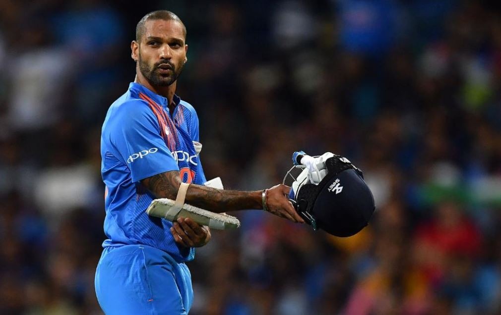 वही बल्लेबाज़ों में भी टीम इंडिया के ओपनर शिखर धवन को अपने शानदार प्रदर्शन का ईनाम मिला है, शिखर अब अपने करियर की सर्वश्रेष्ठ पांचवी रैंकिंग पर आ गए हैं.