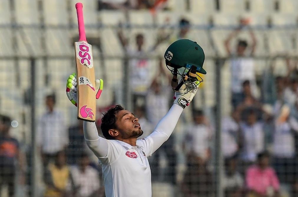 साल 2018 में ये टेस्ट क्रिकेट का पहला दोहरा शतक है. इतना ही नहीं बांग्लादेश के लिए भी वो पहले ऐसे बल्लबाज़ बन गए हैं जिसके नाम दो दोहरे शतक हों.