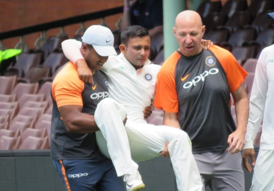 india vs australia prithvi shaw ruled out 1st test due to ankle injury India vs Australia: एड़ी में चोट की वजह से पहले टेस्ट से बाहर हुए पृथ्वी शॉ