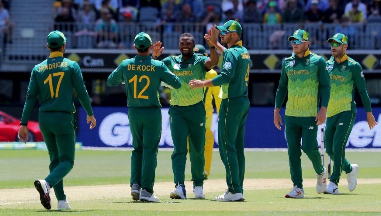 south africa dominate in a comfortable six wicket victory against australia in perth SA vs AUS: पहले वनडे मैच में साउथ अफ्रीका के हाथों ऑस्ट्रेलिया को मिली 6 विकेट से करारी मात