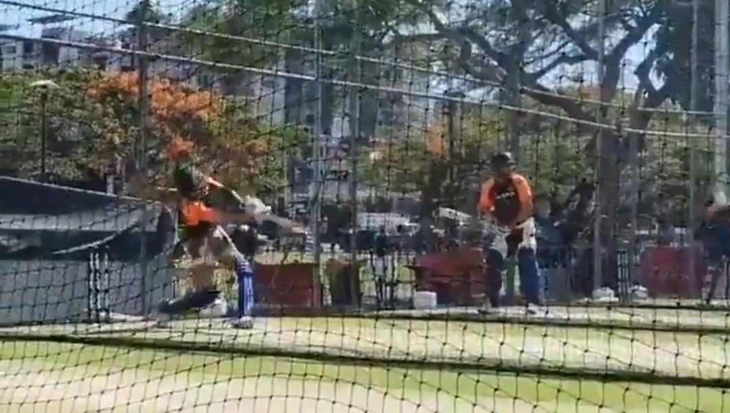 india vs australia watch captain virat kohli in raoring in nets before 1st t20 against australia India vs Australia WATCH: ऑस्ट्रेलिया के खिलाफ पहले T20 से पहले विराट कोहली ने नेट्स में लगाई 'दहाड़'