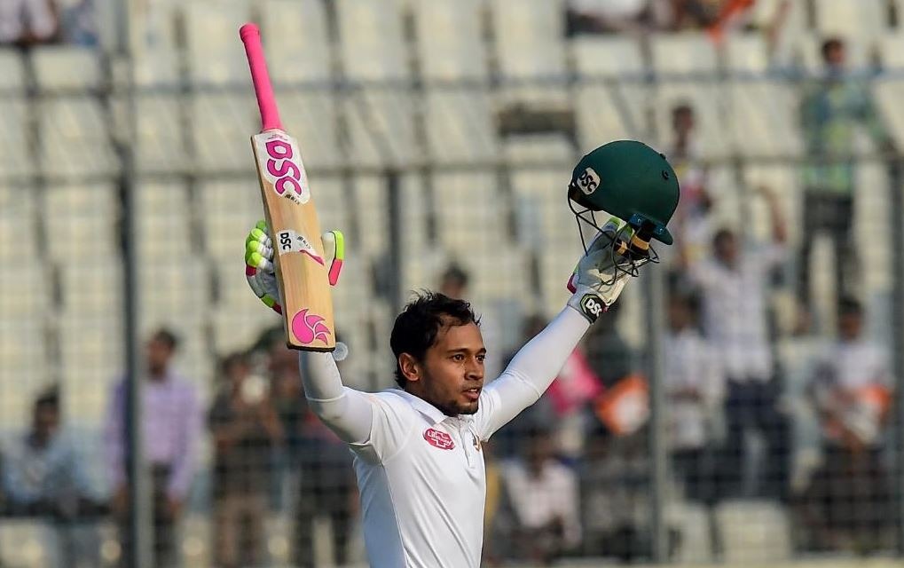 इतना ही नहीं मुश्फिकुर अपने मुल्क के लिए दोहरा शतक लगाने वाले पहले बल्लेबाज़ भी थे. उनके बाद तमीम इकबाल और शाकिब उल हसन ने भी टेस्ट में दोहरे शतक लगाए.