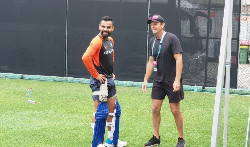 India vs Australia: प्रेक्टिस के दौरान भारतीय खेमे में पहुंचे ऑस्ट्रेलियाई दिग्गज ने की विराट से बात