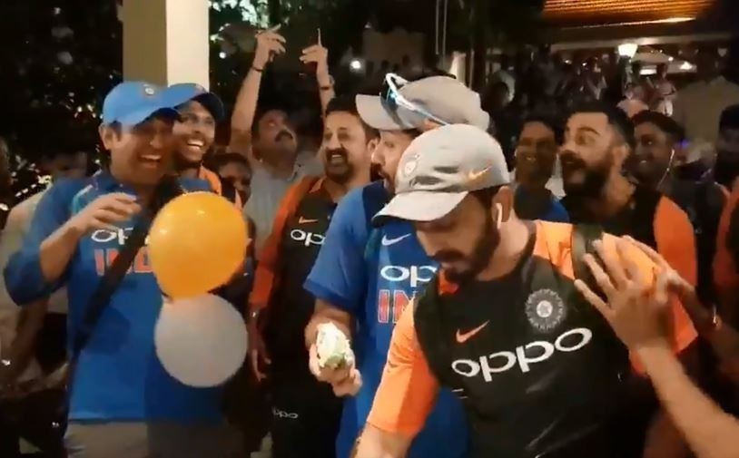 watch team indias celebration after odi series win against west indies WATCH: जीत के जश्न में केक काटते रोहित को धोनी-जडेजा ने गुब्बारे से डराया