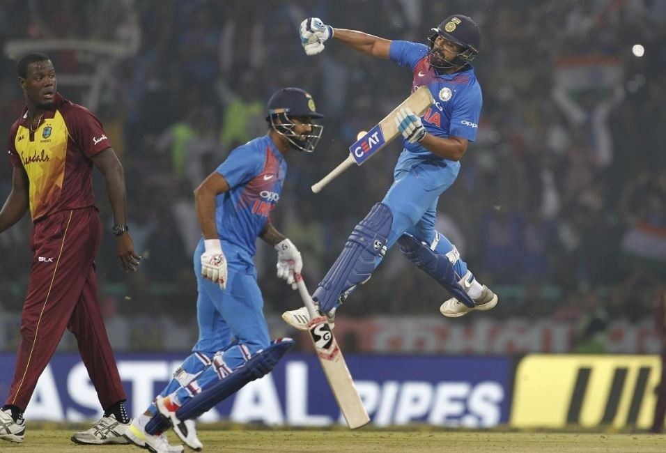 hit man rohit sharma makes four record in a t 20 cricket टी-20 क्रिकेट में 'हिटमैन' रोहित शर्मा ने लगाई रिकॉर्डों की झड़ी