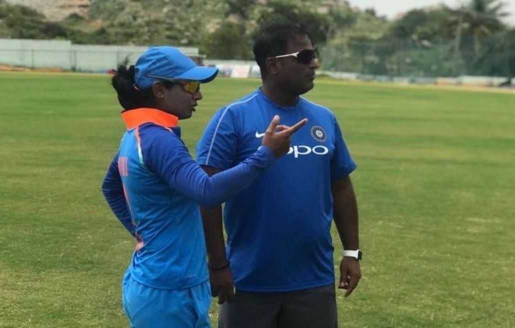 hope mithali stops blackmailing and pressurising coaches powar कोच रमेश पोवार का मिताली राज पर पलटवार कहा- 'ब्लैकमेल करना बंद करें'