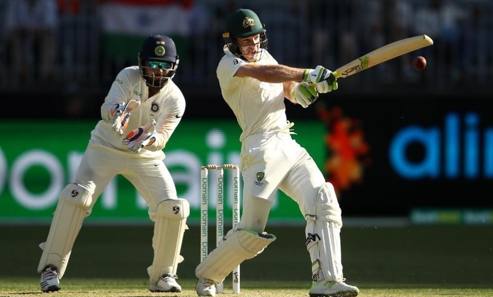 india vs australia 2nd test day 1 wickets fall but australia make india toil in scorching perth IND vs AUS, 2nd Test: मेजबान ऑस्ट्रेलिया के नाम रहा पहले दिन का खेल, स्टंप्स तक बनाए 6 विकेट पर 277 रन