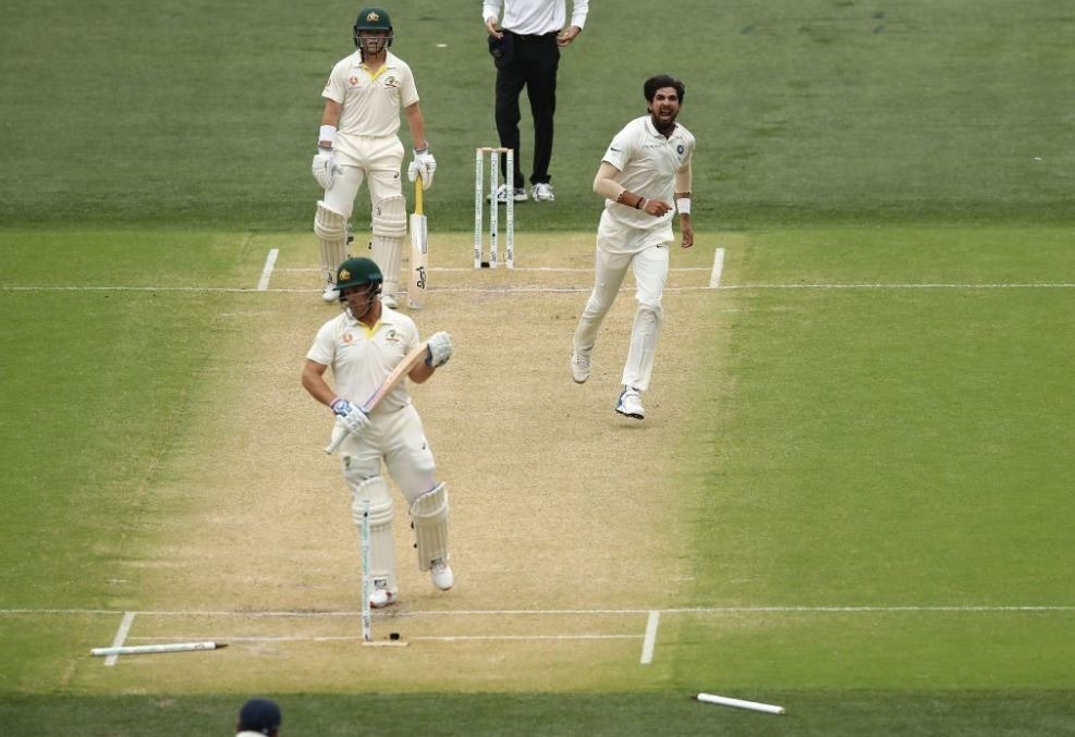 india vs australia watch ishant stuns aaron finch but kohlis celebration steals the show India vs Australia WATCH: इशांत ने उड़ाई फिंच की गिल्लियां, विराट के जश्न ने दे दिया मेज़बान टीम को 'ओपन चैलेंज'