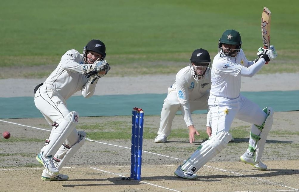 pak vs nz 3rd test day 2 azhar ali helps pakistan edge slightly ahead on attritional day two PAK vs NZ, 3rd Test Day 2: अजहर अली की अर्द्धशतकीय पारी से संभला पाकिस्तान