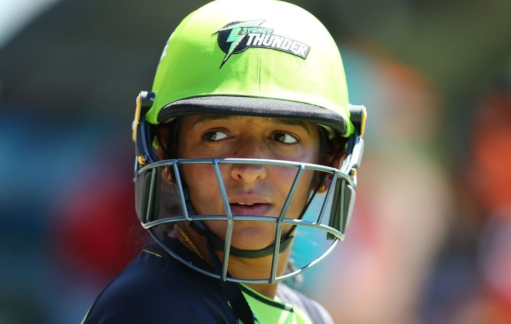 wbbl harmanpreet kaur hit half centuries in winning causes for sydney thunder WBBL 2018: हरमनप्रीत कौर की तूफानी बल्लेबाजी से सिडनी थंडर ने ब्रिसबेन हीट को 28 रन से हराया