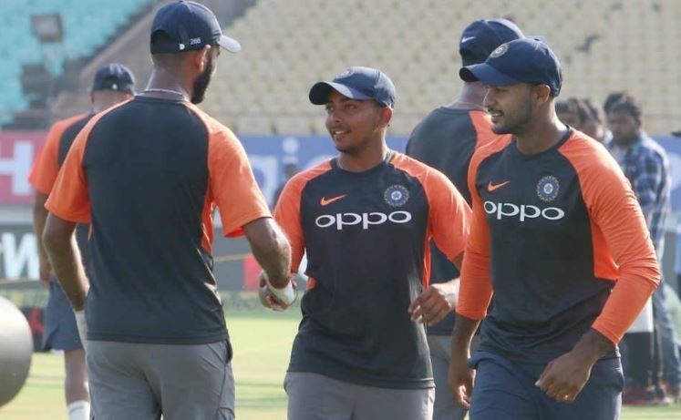 india vs australia pithvi shaw ruled out of the australia test series mayank agarwal named as his replacement ऑस्ट्रेलिया के खिलाफ टेस्ट सीरीज से बाहर हुए पृथ्वी शॉ, मयंक अग्रवाल को मिली टीम में जगह