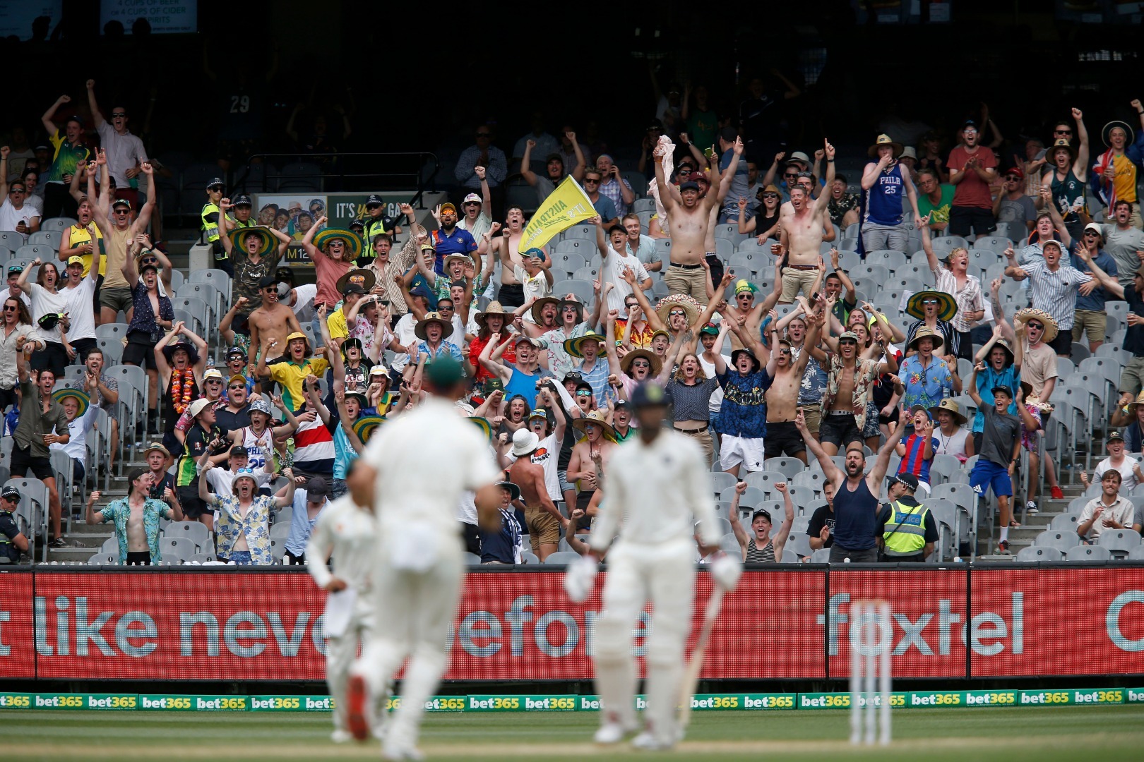 india vs australiacricket australia warns mcg fans against racist chants report आस्ट्रेलियन फैंस ने भारतीय खिलाड़ियों से कहा 'हमें अपना वीजा दिखाओ', क्रिकेट ऑस्ट्रेलिया ने दी चेतावनी