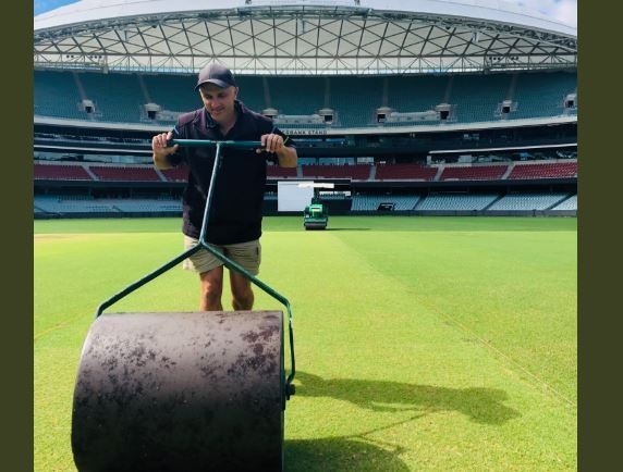 curator wont change anything for first test एडिलेड के क्यूरेटर का दावा, पिच पर छोड़े घास से बराबरी का होगा मुकाबला