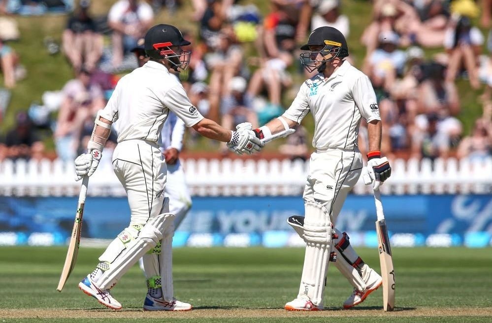 tom lathams seventh test century leaves black caps on top in sri lanka test NZ vs SL: टॉम लाथम और रॉस टेलर की बल्लेबाजी से श्रीलंका के खिलाफ मजबूत स्थिति में पहुंचा न्यूजीलैंड