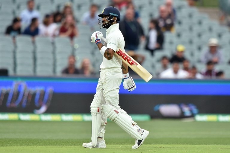 virat kohli booed by aussie fans as india build on first test एडिलेड के मैदान पर हुई विराट कोहली की हूटिंग, फैंस से नाराज हुए रिकी पोंटिंग