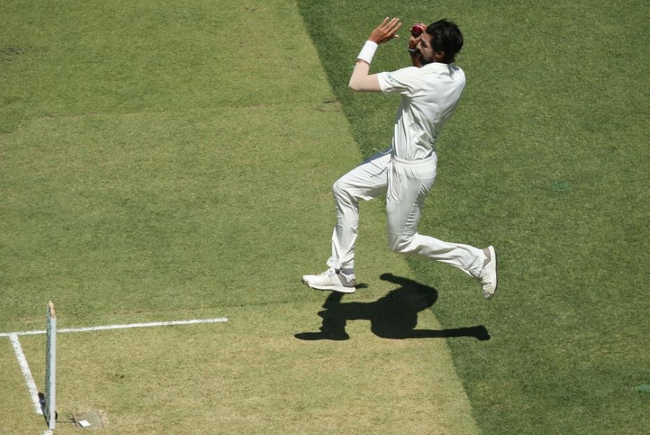 सचिन के इस ट्वीट के बाद जैसे-जैसे खेल आगे बढ़ रहा है भारतीय गेंदबाज़ अधिक प्रभावी ढंग से ऑस्ट्रेलियाई बल्लेबाज़ों पर हावी होते दिख रहे हैं. 