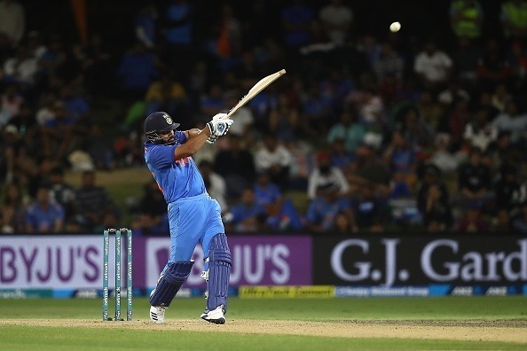 india vs new zealand rohit sharma equals ms dhonis record of most sixes for india in odis रोहित शर्मा ने की वनडे क्रिकेट में धोनी के एक बड़े रिकॉर्ड की बराबरी