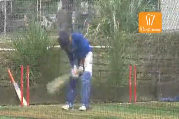 फिट एमएस धोनी ने चौथे वनडे से पहले नेट्स में की जमकर प्रेक्टिस