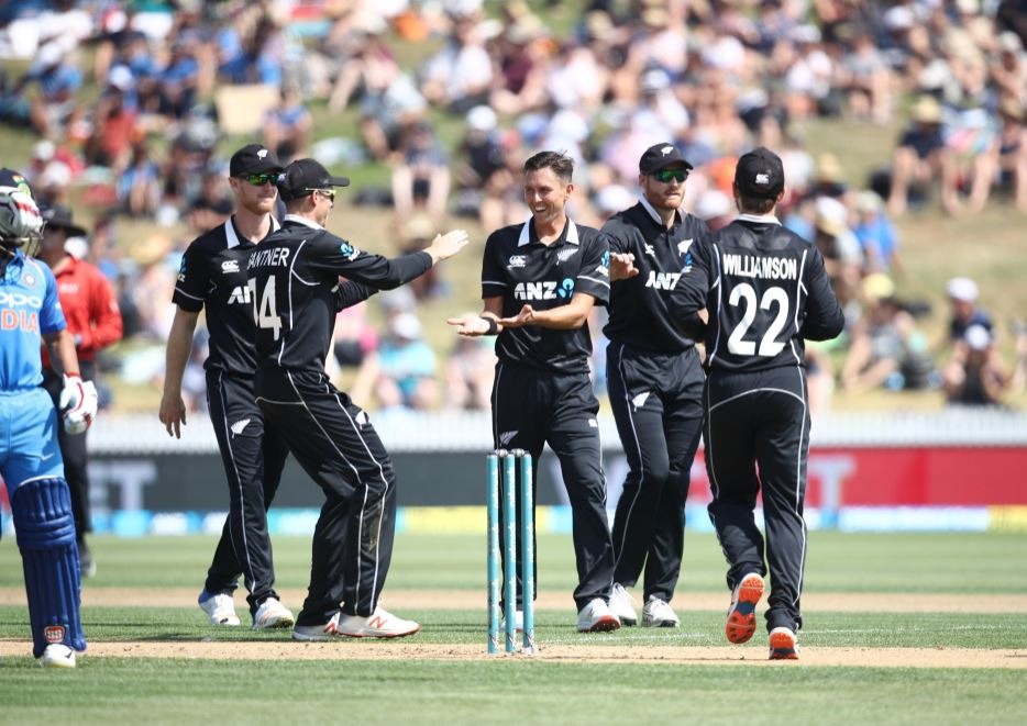 भारत की हार पर वॉन बोले, '100 से कम पर कोई आउट हो सकता है', फैंस ने दिया करारा जवाब