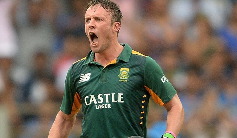 कोहली की शतकीय पारी पर भारी पड़ी धोनी की फिफ्टी, इस मामले में बने नंबर 1