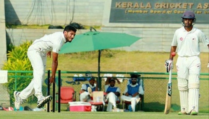 thampi warrier wreck gujarat line up to put kerala in first ranji trophy semi final बासिल थम्पी के विकटों के 'पंच' से पहली बार रणजी ट्रॉफी के सेमीफाइनल में पहुंची केरल