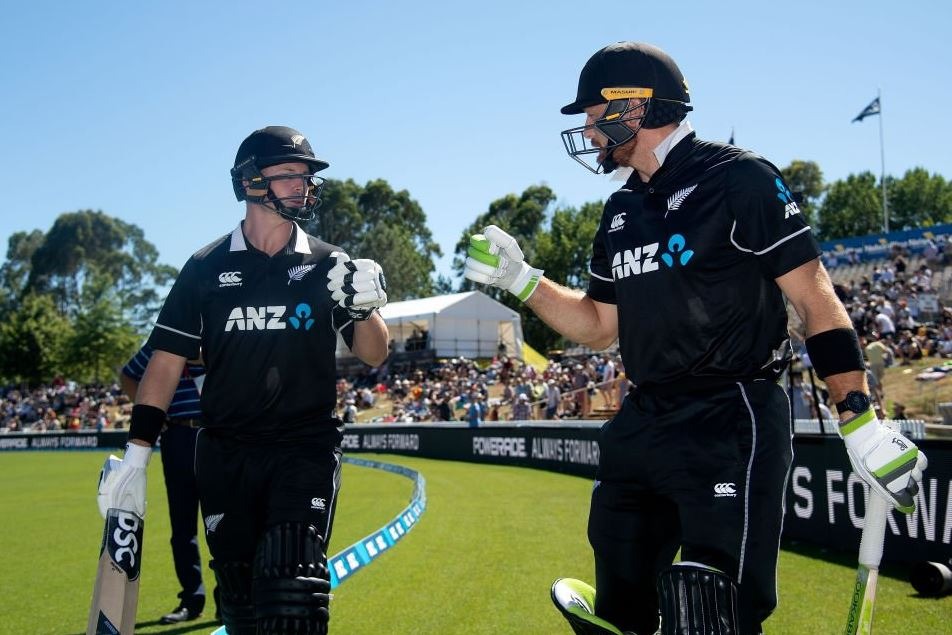 न्यूजीलैंड के कप्तान केन विलियमसन ने बुधवार को मैक्लेरेने पार्क मैदान पर खेले जा रहे पांच मैचों की सीरीज के पहले वनडे में भारत के खिलाफ टॉस जीतकर पहले बल्लेबाजी करने का फैसला किया है.