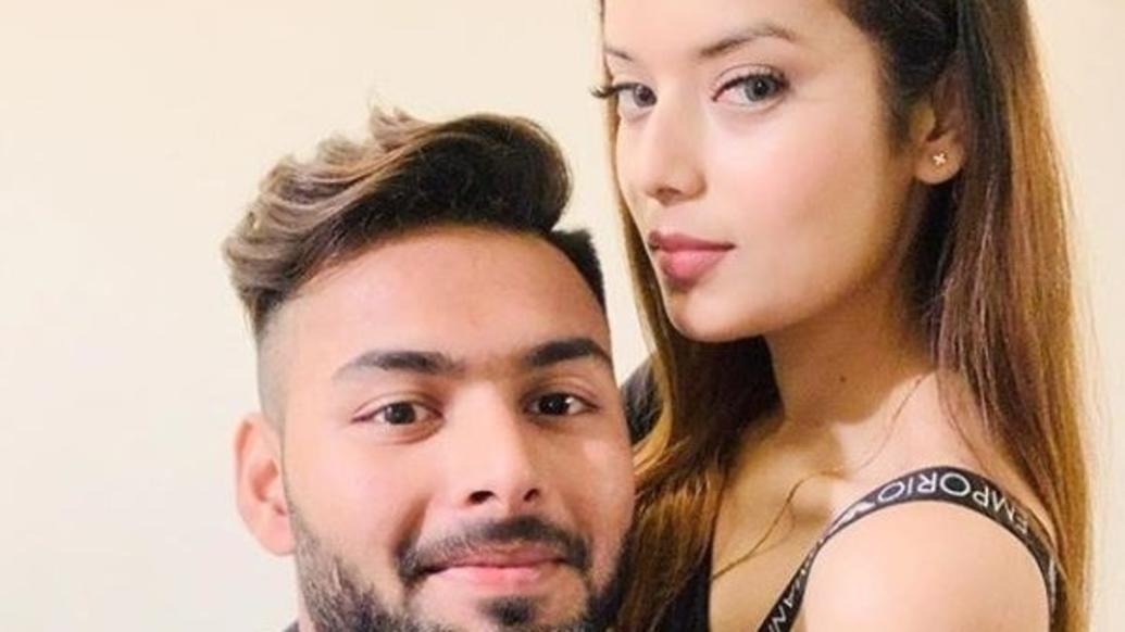 रिषभ पंत ने सोशल मीडिया पर शेयर की अपनी गर्लफ्रेंड की तस्वीर