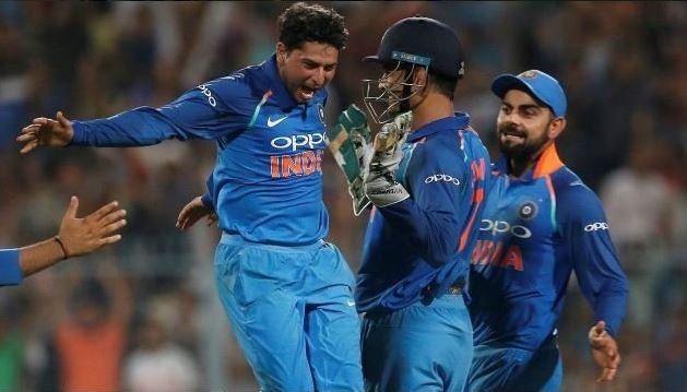 कुलदीप यादव ने मानी धोनी की बात और अगली ही गेंद पर मिल गया विकेट