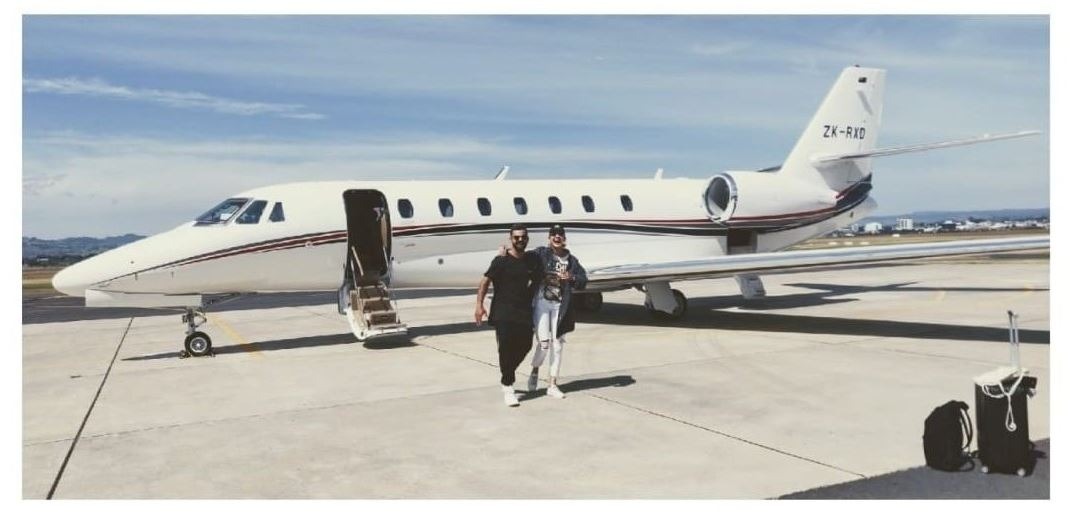 न्यूज़ीलैंड पर जीत के बाद प्राइवेट प्लेन में पत्नी अनुष्का संग 'जग घूमने' निकले विराट कोहली