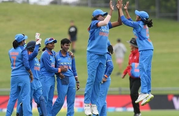 ekta bisht and poonam yadav run through new zealand india need 193 to go 1 0 up एकता बिष्ट और पूनम यादव के सामने बिखरी न्यूजीलैंड, भारत को मिला 193 रनों का लक्ष्य