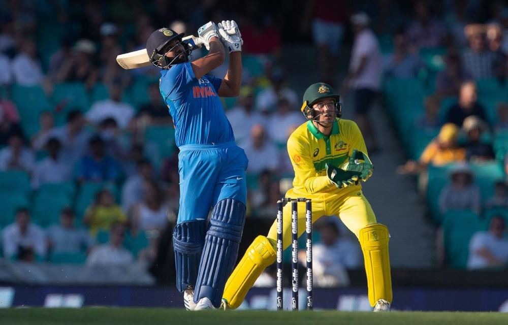 इन दो छक्कों के साथ ही रोहित शर्मा किसी एक देश के खिलाफ सबसे अधिक छक्के लगाने वाले बल्लेबाज़ बन गए हैं. उन्होंने ऑस्ट्रेलिया के खिलाफ वनडे में कुल 89 छक्के लगा दिए हैं जो कि एक विश्व रिकॉर्ड है.