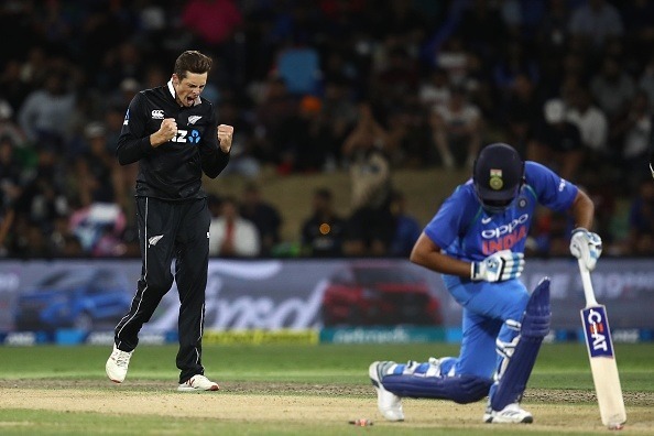 IND vs NZ: चौथे मैच के लिए मिशेल सैंटनर की सलाह, बीच के ओवर में किवी गेंदबाजों को लेना होगा विकेट india vs new zealand we need to take wickets in middle overs mitchell santner IND vs NZ: चौथे मैच के लिए मिशेल सैंटनर की सलाह, बीच के ओवर में किवी गेंदबाजों को लेना होगा विकेट