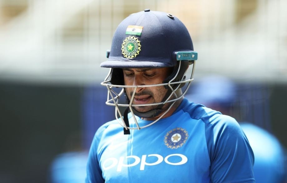 ambati rayudu has been suspended from bowling in international cricket बॉलिंग एक्शन में फंसे अंबाती रायडू, ICC ने अंतराष्ट्रीय क्रिकेट में गेंदबाज़ी पर लगाया बैन