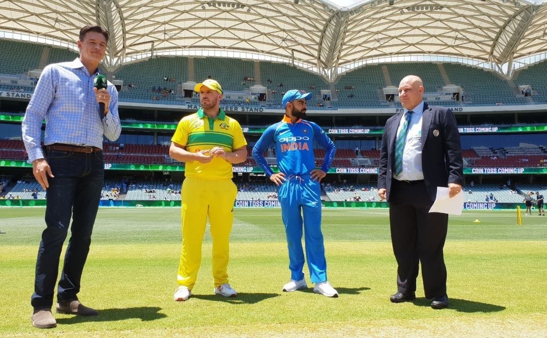 toss india vs australia australia win the toss mohammed siraj makes his odi debut for india Toss India vs Australia: लगातार दूसरे मैच में टॉस हारा भारत, मोहम्मद सिराज करेंगे डेब्यू