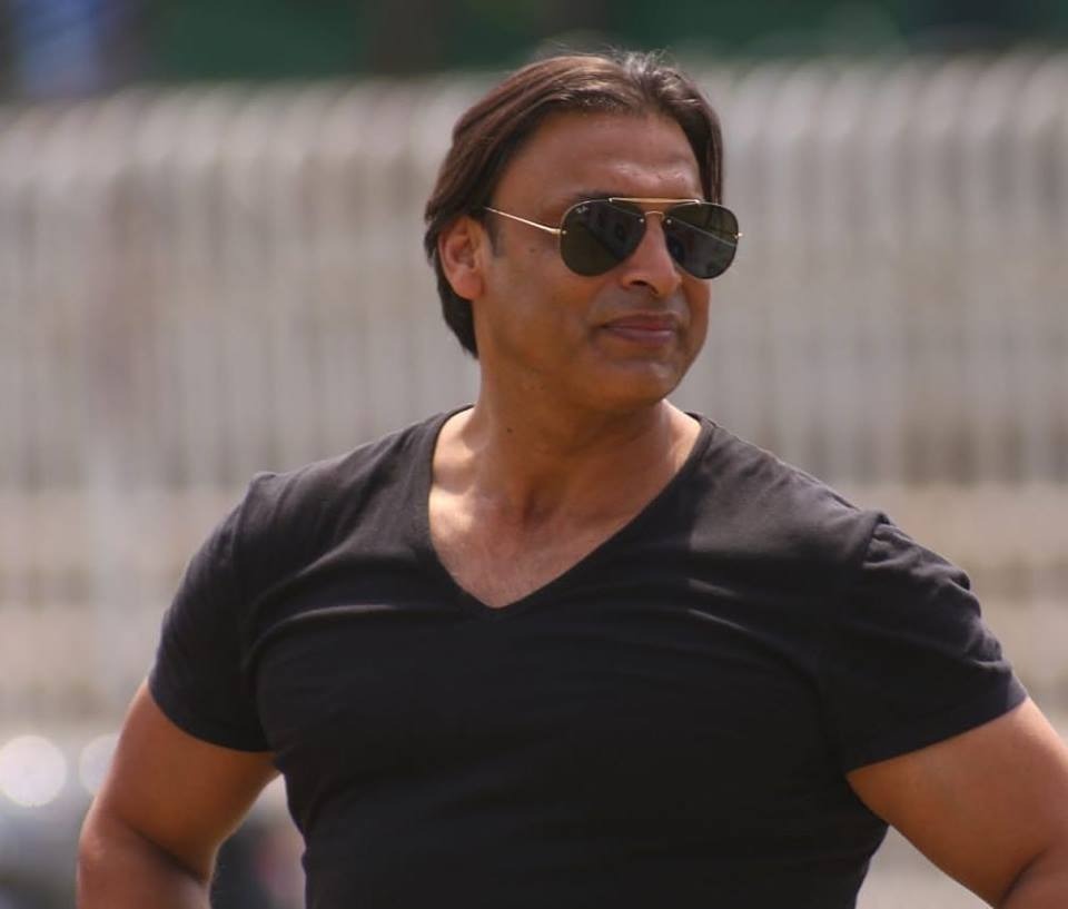 शोएब अख्तर ने की पुलवामा हमले की निंदा, साथ ही बोले, 'अपने पीएम के साथ खड़ा हूं'