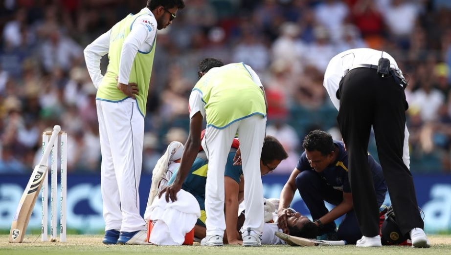 AUS vs SL: पैट कमिंस की गेंद पर गंभीर से रूप से चोटिल हुए दिमुथ कुरुनारत्ने