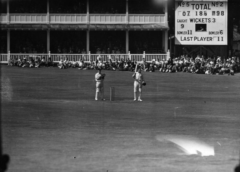 परेरा से पहले साल 1938 में केन्ट के लिए खेलते हुए आर्थर फैग ने एक ही मैच में एसेक्स के खिलाफ 244 और 202 रनों की पारी खेली थी.