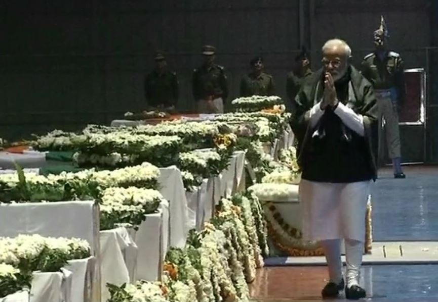 इस पूरे मामले में कुल सुबह पीएम की अध्यक्षता में चली CSS की बैठक में कई अहम फैसले लिए गए. पीएम मोदी ने कहा है कि गुनहगारों को सज़ा ज़रूर मिलेगी. सेना को खुली छूट दी जा चुकी है.