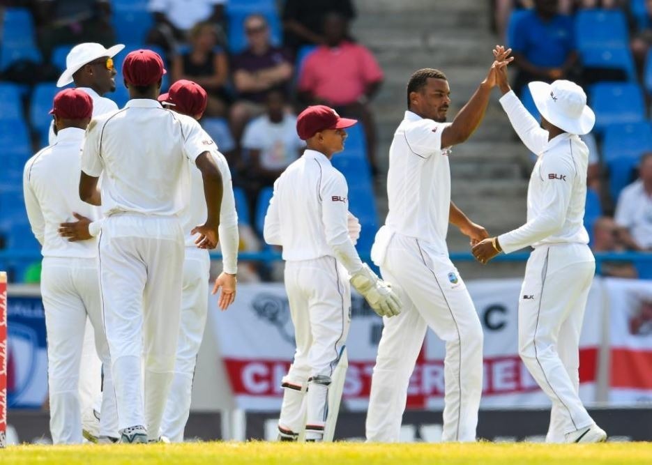2nd Test West Indies vs England: केमार रोच और गब्रेल की घातक गेंदबाज़ी से 187 रनों पर ढेर हुआ इंग्लैंड