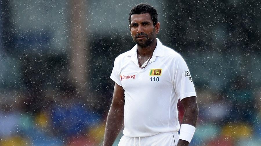 परेरा ने ये कमाल पूर्व टेस्ट खिलाड़ी धमिका प्रसाद और सचित्रा सेनानयके जैसे गेंदबाज़ों के खिलाफ किया.