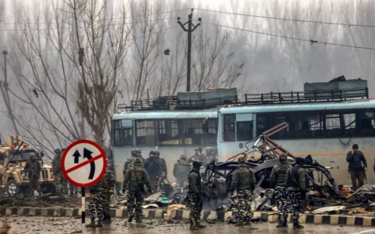 विराट कोहली ने दी पुलवामा हमले में शहीद हुए जवानों को श्रद्धांजलि