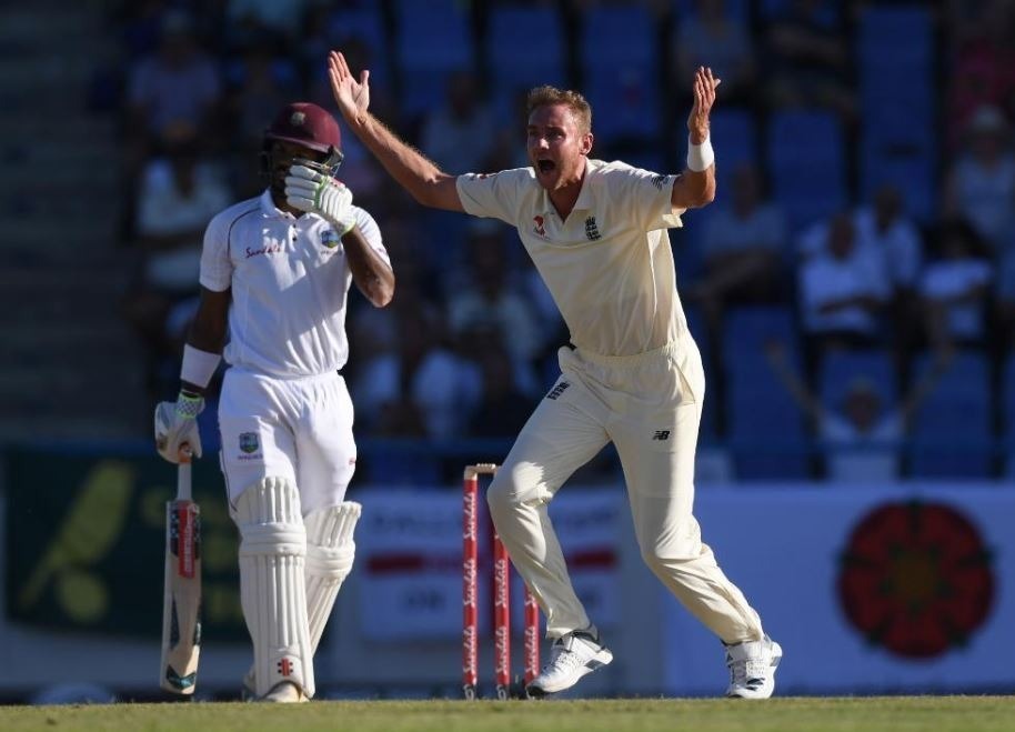 एलिस्टर कुक बोले, 'वेस्टइंडीज़ के खिलाफ अब भी मैच में बनी हुई है इंग्लैंड की टीम'