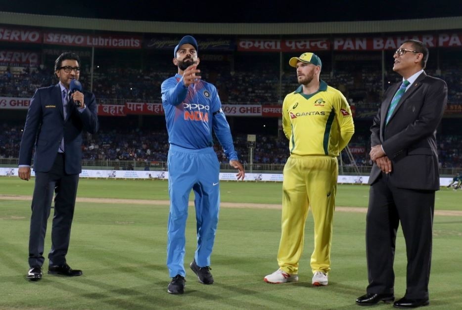 1st t20 toss india vs australia australia win the toss and decide to ball first mayank markande and peter handscomb to make his t20i debut 1st T20 Toss India vs Australia: ऑस्ट्रेलिया की टॉस जीतकर गेंदबाज़ी, भारत के लिए मयंक मार्कंडे का डेब्यू, धवन बाहर