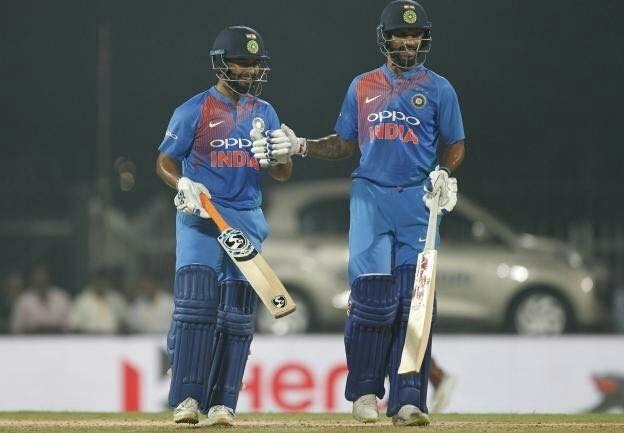 rishabh pant is a great asset for our team reckons shikhar dhawan T20 सीरीज़ से पहले शिखर धवन ने की रिषभ पंत की तारीफ और बताया 'गेमचेंजर'