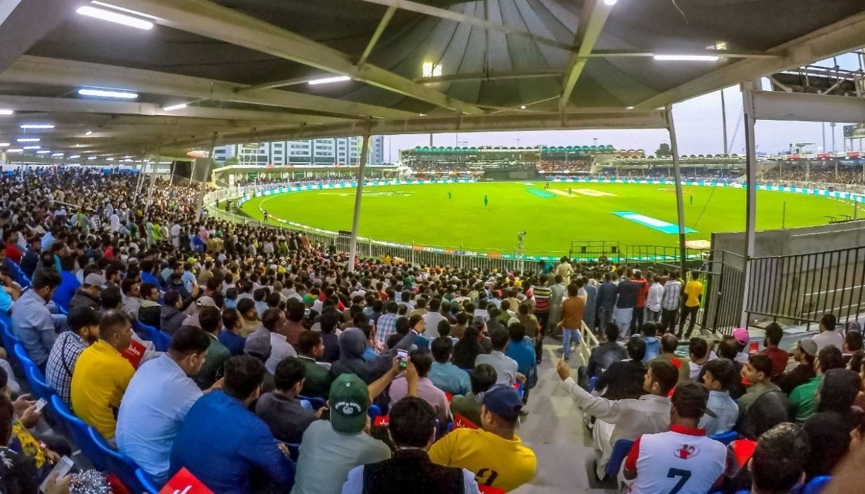 दुबई स्टेडियम में पीएसएल मैच के दौरान भारतीय क्रिकेट फैंस को जाने से रोका