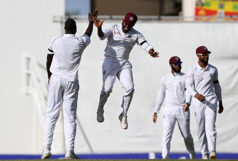 wi vs eng 2nd test west indies beat england by 10 wickets to clinch series WI vs ENG: दूसरे टेस्ट मैच में इंग्लैंड पर 10 विकेट से बड़ी जीत के साथ वेस्टइंडीज ने किया सीरीज पर कब्जा