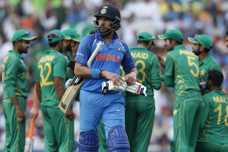 विश्व कप में धोनी की मौजूदगी से टीम इंडिया होगा फायदा: युवराज सिंह